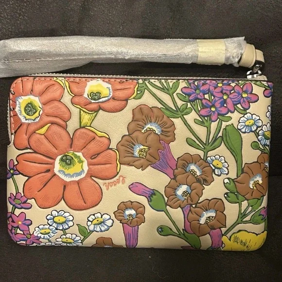 🎉NWT! Coach Multicolor Floral Wristlet Corner Zip! - Picture 2 of 5